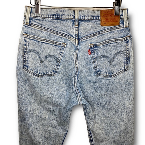 LEVI’S Premium 501 Original Cropped Light Wash Jeans in Stone Throw (Size 27) - Picture 5 of 16